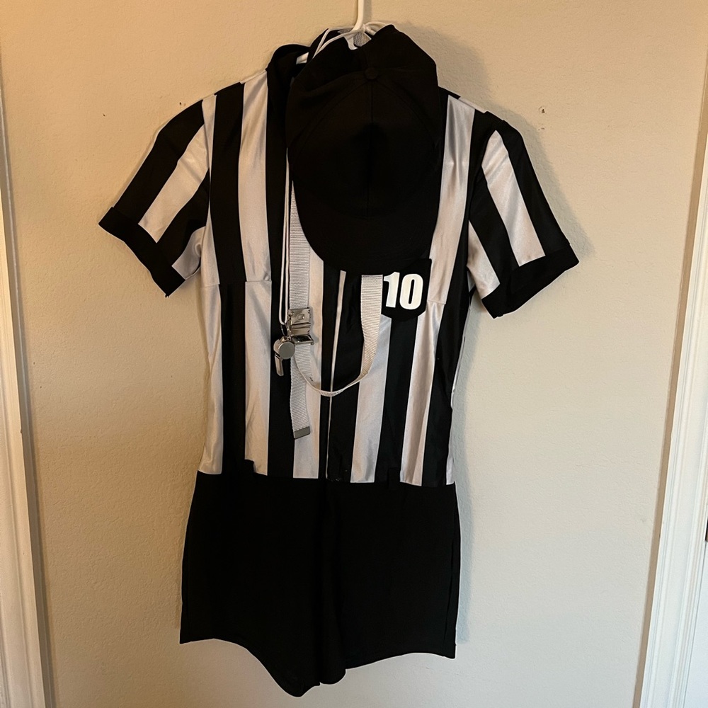 women’s ref halloween costume